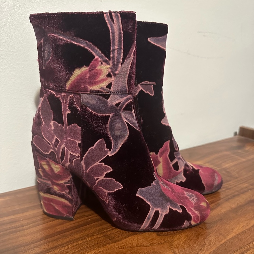 Steve Madden Velvet floral boots
